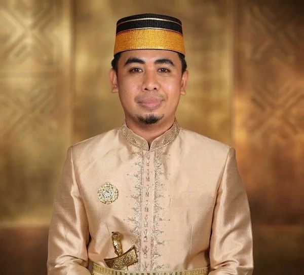 Henri, S.Pd., M.Pd Dosen dan Peneliti Universitas Negeri Makassar (Sosiologi Kebudayaan)