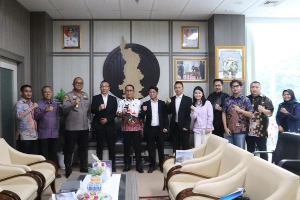 Pertemuan Pemprov Sulbar bersama Investor Cina yang diterima oleh Sekprov Sulbar Junda Maulana (Dok: Ist)