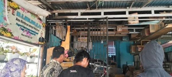 Suasana rumah yang nyaris ludes dilalap api di Jalan Martadinata Mamuju (dok:Aldy)