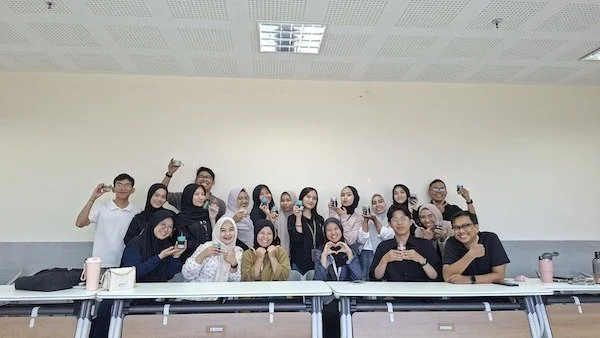 Kegiatan sustainable workshop dengan melakukan daur ulang minyak jelantah di Working Space Kalla Institute (Dok: Ist)