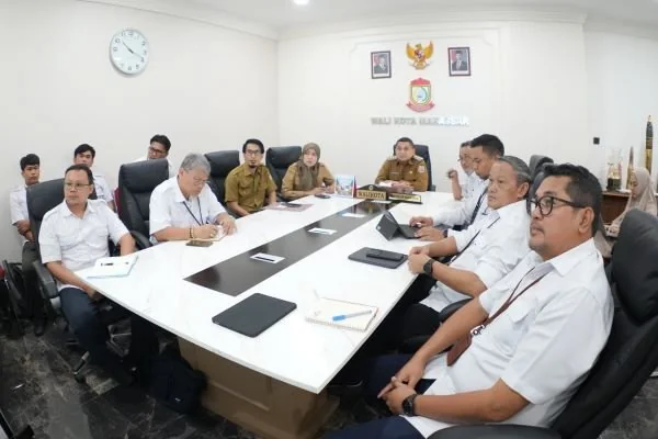 Wali Kota Makassar, Munafri Arifuddin saat bertemu dengan jajaran BBWS Pompengan, berlangsung di Kantor Wali Kota (Dok : Ist).