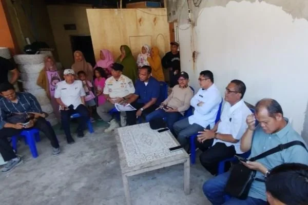 Tim Satuan Terpadu Pemprov Sulbar saat melakukan peninjauan lokasi titik penambangan di Kecamatan Kalukku (Dok : Ist).