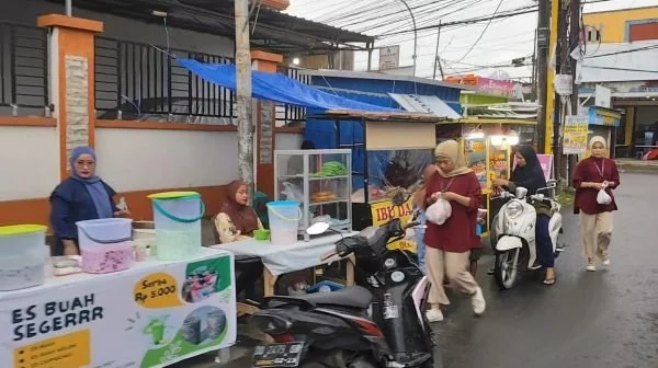 Suasana penjual takjil di Jl Toddopuli (Dok : Hanifah KabarMakassar).
