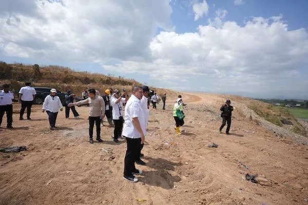Menteri Lingkungan Hidup (LH) / Kepala Badan Pengendalian Lingkungan Hidup (KBPLH), Moh. Jumhur Hidayat menilai saat Meninjau TPA Tamangapa di Kota Makassar, (Dok: Ist).