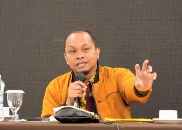 Pemimpin Redaksi KabarBursa Uslimin Usle.