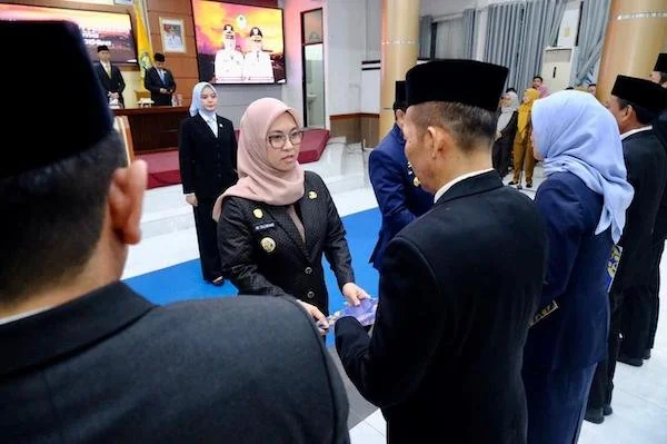 Bupati Gowa, Sitti Husniah Talenrang saat Melantik Pejabat Bru Pemkab Gowa, (Dok: Ist).