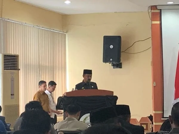 Gubernur Sulsel, Andi Sudirman Sulaiman saat menyampaikan pengantar nota keuangan pada rapat paripurna DPRD Sulsel (Dok : Syamsi/Kabar Makassar).