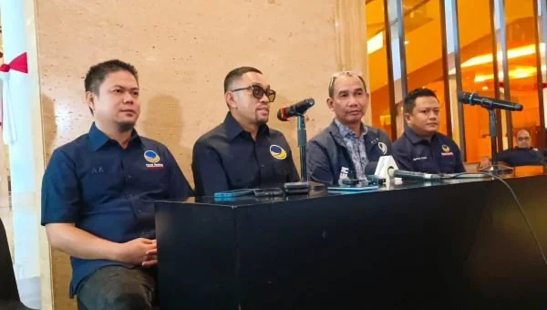 Kiri-kanan Abdul Azis (Bupati Kolaka Timur), Ahmad Sahroni (Wakil Ketua Komisi III DPR RI), Rudianto Lallo (anggota komisi III DPR RI), (Dok: Ist).