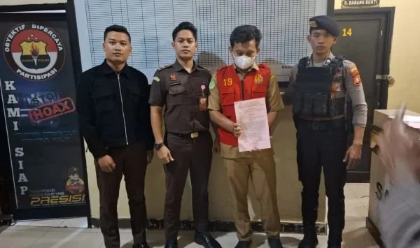 Kades Balai Kembang di Lutim, tersangka dugaan korupsi dana desa (Dok : ist).