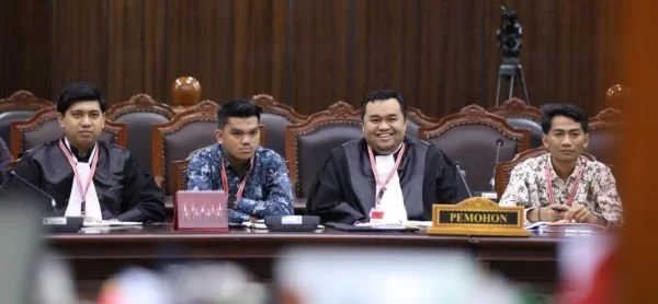 Kuasa Hukum dan Para Pemohon, (Dok: Ist).