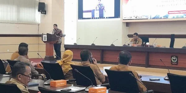 Inspektur Daerah Provinsi Sulsel, Marwan Mansyur dan Plh Direktur Pembinaan Peran Serta Masyarakat KPK RI, Andika Widiyanto di Kantor Gubernur Sulsel (Dok: Nofi KabarMakassar)