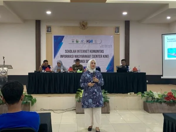 vWakil Ketua DPRD Sulbar Suraidah Suhardi saat menjadi pemateri dalam Senter KIM Dinas Kominfopers Sulbar di Kabupaten Majene (Dok : Ist).