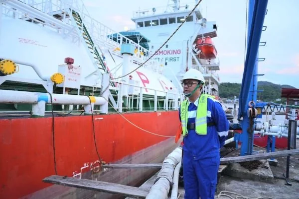 Kunjungan Executive General Manager (EGM) ke fasilitas Stasiun Pengisian dan Pengangkutan Bulk Elpiji Khusus (SPPEK) PT Karunia Harapan Sejati di Kendari. (Dok: Ist)