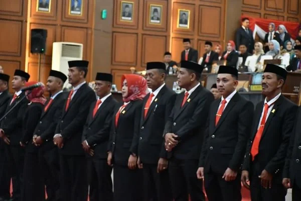 Anggota DPRD Sinjai saat dilantik (Dok : Ist).