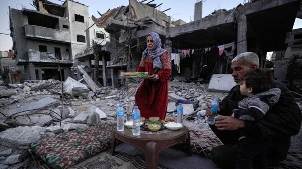 Warga Gaza menjalankan puasa Ramadan dengan penuh keprihatinan di bawah agresi Israel. (Foto: AFP)