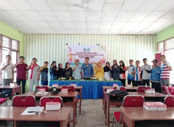 Kegiatan pembentukan sekaligus pelantikan Kelompok Kerja Guru (KKG) Pendidikan Jasmani, Olahraga, dan Kesehatan (PJOK) jenjang Sekolah Dasar (SD) se-Kecamatan Bontoramba, di Aula SD Negeri 13 Bontoramba (Dok : Ist).