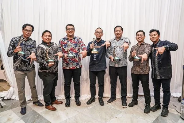 Pertamina Patra Niaga Regional Sulawesi meraih enam penghargaan PROPER Hijau dalam ajang Anugerah Lingkungan PROPER yang diselenggarakan oleh Kementerian Lingkungan Hidup/Badan Pengendalian Lingkungan Hidup Republik Indonesia. (Dok: Ist)