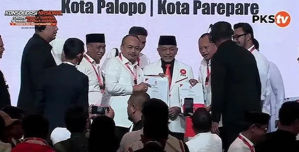 Dewan Pengurus Pusat (DPP) Partai Keadilan Sejahtera (PKS) saat menyerahkan Formulir model B1 KWK ke pasangan MSP - NAQ di ICE BSD, Kecamatan Pagedangan, Kabupaten Tangerang. Selasa, (20/08). (ist).