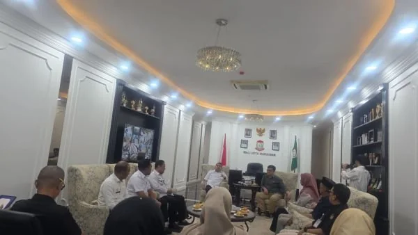 Audiensi Wali Kota Makassar Munafri Arifuddin saat Bersama Komisioner KPU Makassar (Dok: KabarMakassar).
