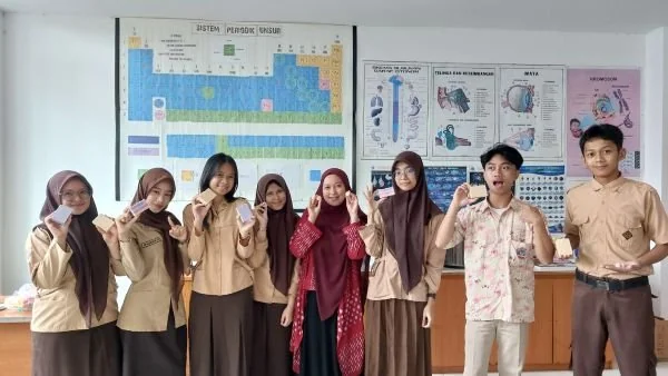 Siswa SMA Bosowa School Makassar Buat Sabun Mandi Ramah Lingkungan. (Dok: Ist)