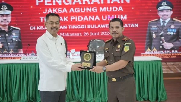 Jaksa Agung Muda Tindak Pidana Umum Prof. Dr. Asep Nanang Mulyana melakukan kunjungan kerja ke Kantor Kejaksaan Tinggi Sulawesi Selatan (Dok : ist).