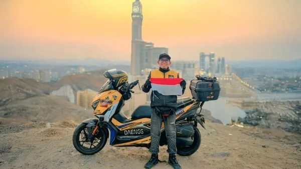 Perjalanan biker XMAS menempuh 27.000 kilometer dan 12 negara selama tujuh bulan hadapi berbagai medan jalan dan cuaca untuk bisa umrah di tanah suci Mekah (Dok: Ist)