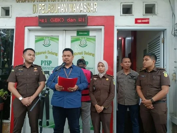 Konferensi pers Cabjari Pelabuhan Makassar (Dok: Ist).
