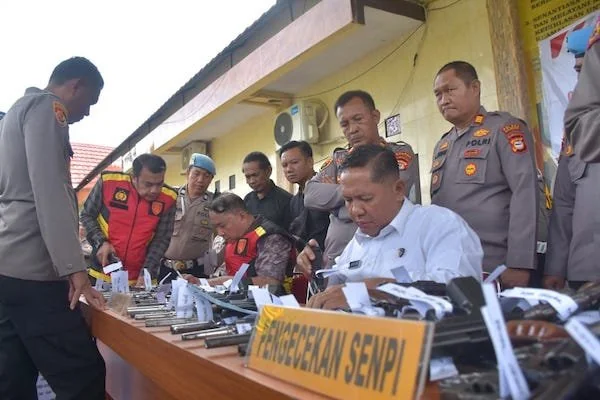 Anggota Polres Bulukumba Saat pemeriksaan Senpi oleh Polda Sulsel ist