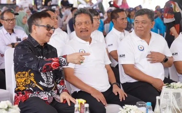Sekprov Sulsel, Jufri Rahman dan Menteri Kelautan dan Perikanan Republik Indonesia, Sakti Wahyu Trenggono (Dok: Ist)
