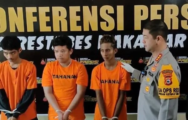 Pelaku saat diamankan Polrestabes Makassar (Dok: Atri KabarMakassar).