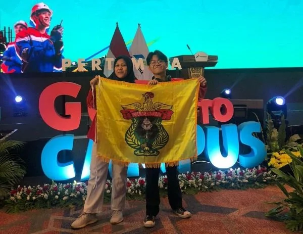 Nail Rifqillah (Program Studi Hubungan Internasional, Fakultas Ilmu Sosial dan Ilmu Politik) dan Zahra Munadira (Program Studi Ilmu Hukum, Fakultas Hukum). Dok. Ist