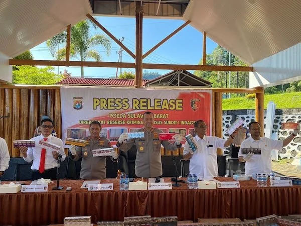 Rokok ilegal yang berhasil disita Polda Sulbar bersama Koperindag Sulbar (dok:Ist)