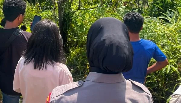 Proses evakuasi yang dilakukan petugas di lokasi kejadian (Dok: Ist)
