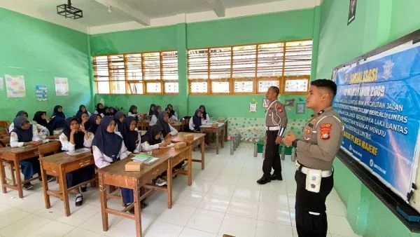 Sosialisasi yang dilakukan Satlantas Polres Majene di SMP Negeri 1 Majene (Dok : Ist).