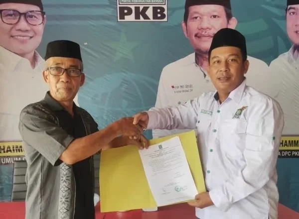Andi Nur Jaya saat mengambil formulir bacalon Bupati Bantaeng di PKB Bantaeng.