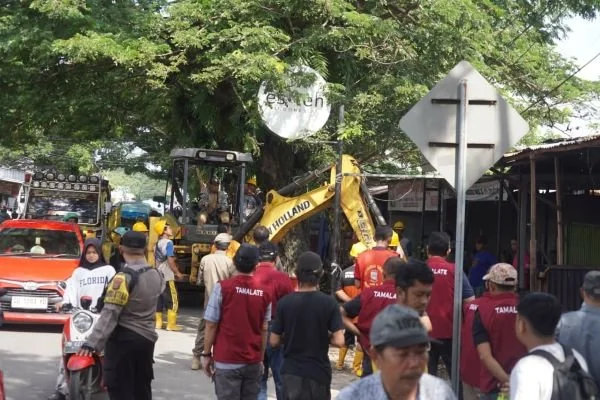 Penertiban Lapak PKL di Tamalate Kota Makassar (Dok: Ist).