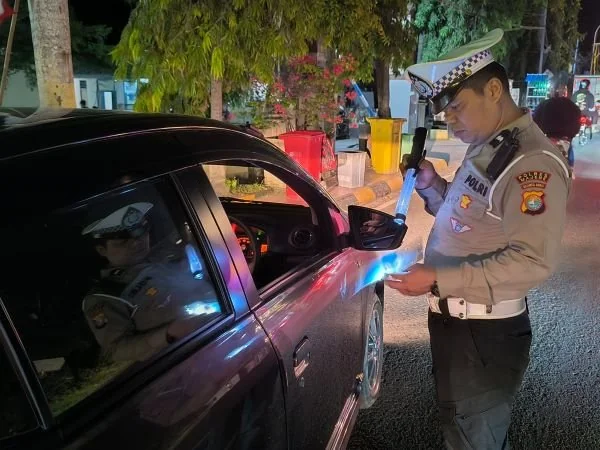 Satlantas Polres Majene saat melakukan operasi patuh 2024 (Dok : ist).