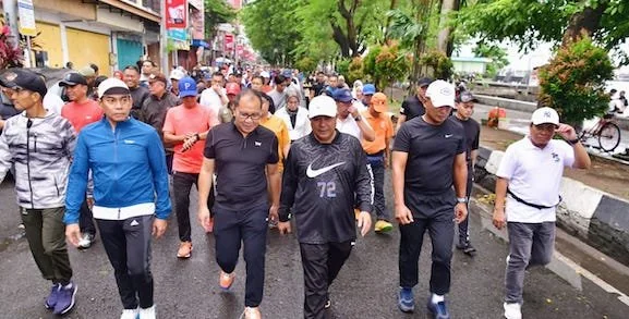Pj Gubernur Sulsel Inisiasi Jalan Sehat