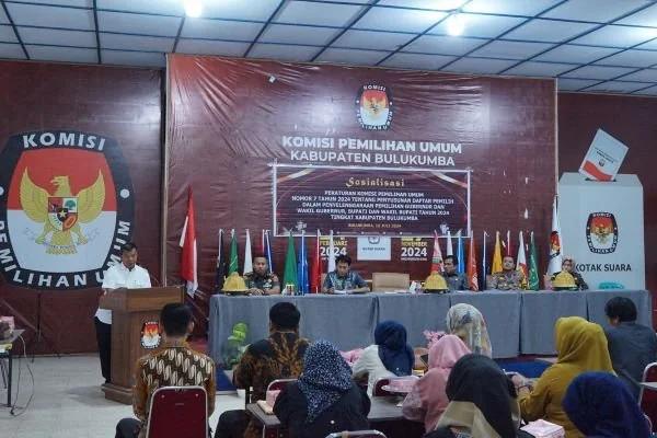 Bupati Bulukumba Andi Muchtar Ali Yusuf  saat menghadiri sosialisasi daftar pemilih (Dok : ist).