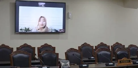 Siti Aisah selaku pemohon pengujian Undang-Undang Nomor 4 Tahun 1996 tentang Hak Tanggungan atas Tanah beserta Benda-Benda yang Berkaitan dengan Tanah, secara daring (Dok: Ist).