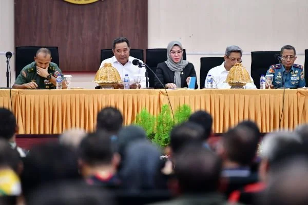 Pj Gubernur Sulsel, Bahtiar Baharuddin di Ruang Pola Kantor Gubernur Sulsel, Kamis, (2/5).