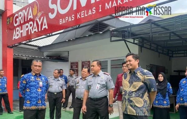 Staf Khusus Menteri Hukum dan HAM Bidang Keamanan dan Intelijen, Adam Muhammad Gazali, melakukan kunjungan kerja ke Balai Pemasyarakatan (Bapas) Kelas I Makassar (Dok : Ist).