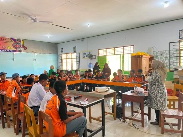 PLN Takalar memberikan edukasi kepada siswa SMK Negeri 6 Takalar (Dok: Ist)