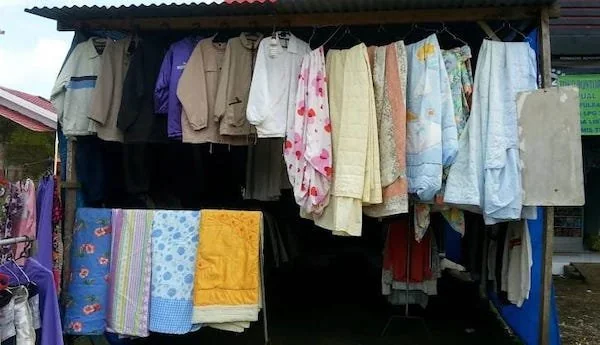 Salah Satu Toko Thrifting atau pakaian bekas di Makassar, (Dok: Sinta Kabar Makassar).