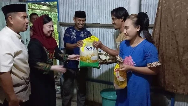 Dandim 1425 Jeneponto Letkol Inf Abdul Muthalib Tallasa saat didampingi ketua Persit Ny. Devy, bersama Danramil 03/Tamalatea Kapten Inf Marzuki, Pasi Ter Lettu Cba Hasanuddin, Danunit Intel Letda Arm Elmah Dawenan, serta Babinsa Bontotangnga Koptu Abdul H