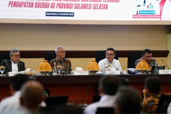 Pemprov Sulsel dan DPR RI saat membahas masa depan BUMD (Dok : Ist).