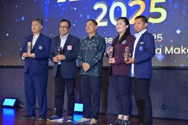 Penghargaan tersebut menjadi pengakuan LLDIKTI Wilayah IX atas peningkatan tata kelola, riset dan prestasi kemahasiswaan ITB Nobel Indonesia (Dok: Ist)