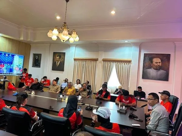 Suasana kunjungan Ganjar Pranowo di Tongkoanan Sanggulele bersama dengan Ketua Umum dan pengurus BPS Gereja Toraja serta Ketua DPC PDIP Toraja Utara, Sabtu (22/8/2026).