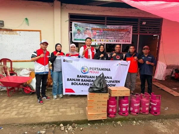 PT Pertamina Patra Niaga Regional Sulawesi melalui Integrated Terminal (IT) Bitung menyalurkan bantuan logistik dan energi. (Dok: Ist)
