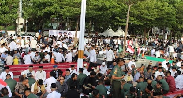 Suasa Anjungan Pantai Losari, Antusias Masyarakat Sambut Buka Puasa (Foto : KabarMakassar).